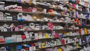 وكالة الأنباء الفرنسية: ندرة الدواء وارتفاع سعره يعصفان بصحة المصريين
