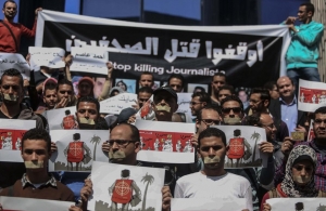 صحفيو مصر يحشدون ضد حبس نقيبهم ويتوعدون السيسي