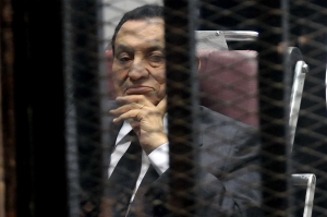 قضاء الانقلاب يُبرئ مبارك من قتل متظاهري يناير