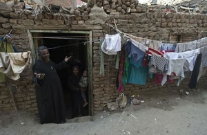 رويترز : المصريون جائعون