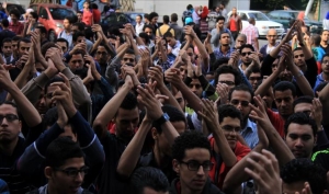 تقرير دولى يفضح النظام: مصر تشهد احتجاج كل 6 ساعات !