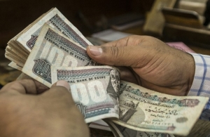 232 مليار جنيه فوائد ديون مصر في 9 أشهر.. و"المنح" تتراجع