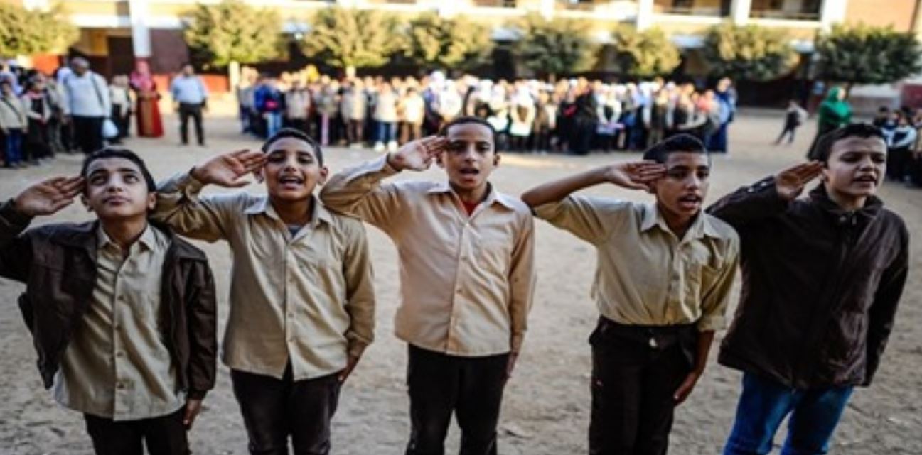 بهذه الطريقة ينفذ نظام السيسي مخطط عسكرة التعليم بمصر